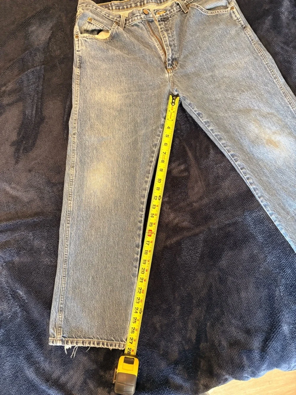 Wrangler Men's Classic Blue Relaxed Fit Jeans - Picture 3 of 7